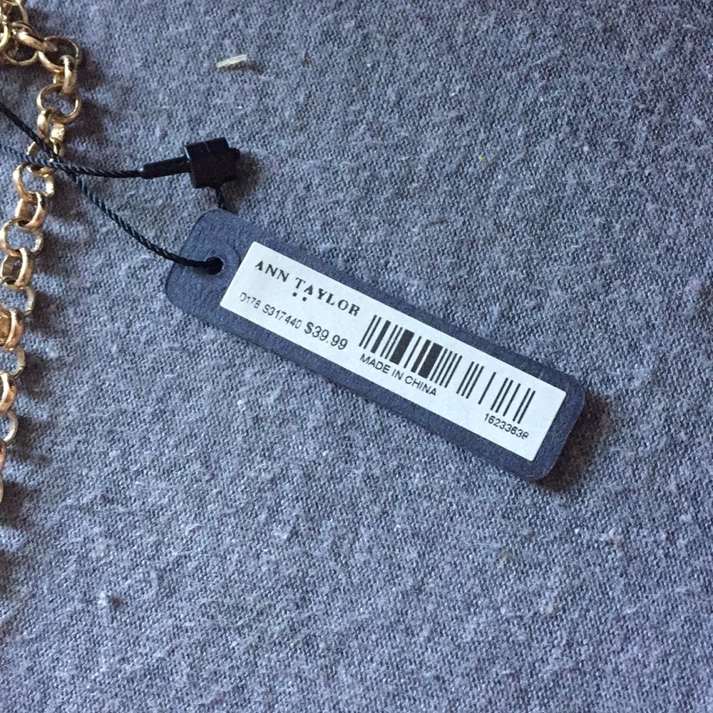 Chunky Floral Necklace - Picture 3 of 3